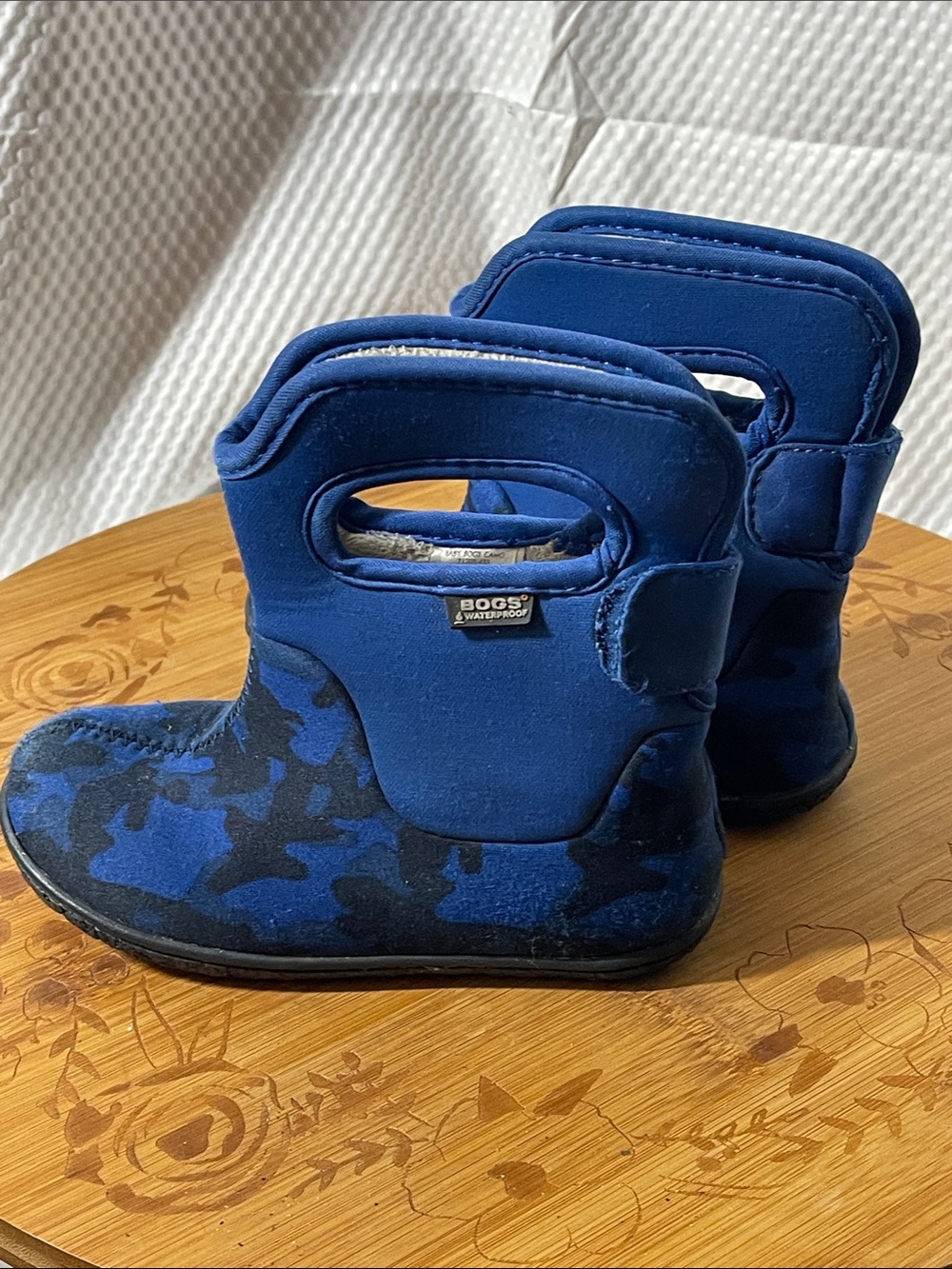 Bogs Toddler size 9 Blue Camo Waterproof Pull-On Winter Boots